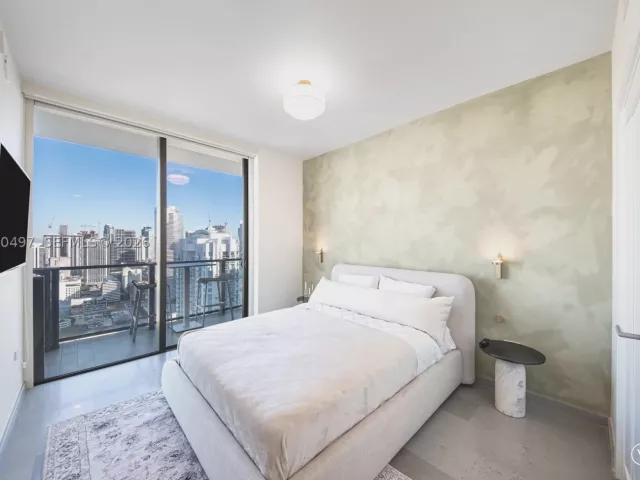 3-bedroom condo for sale in Miami - 68 SE 6th St 3711 - MondialRealty
