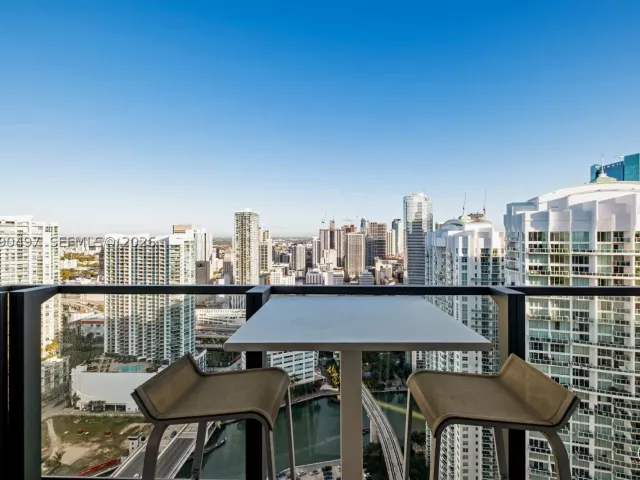 3-bedroom condo for sale in Miami - 68 SE 6th St 3711 - MondialRealty