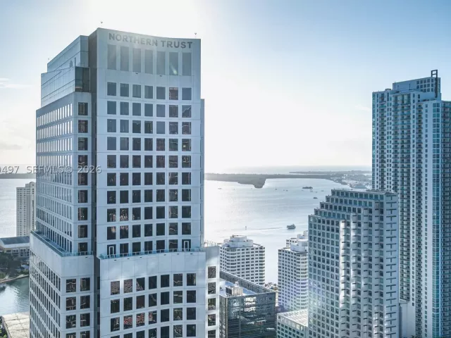 3-bedroom condo for sale in Miami - 68 SE 6th St 3711 - MondialRealty