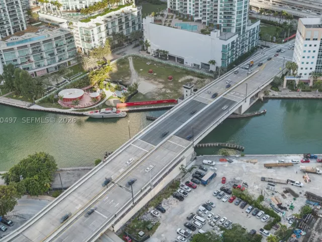 3-bedroom condo for sale in Miami - 68 SE 6th St 3711 - MondialRealty