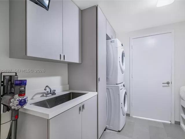 3-bedroom condo for sale in Miami - 68 SE 6th St 3711 - MondialRealty