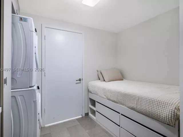 3-bedroom condo for sale in Miami - 68 SE 6th St 3711 - MondialRealty