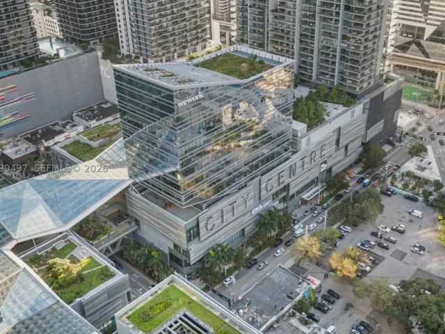 3-bedroom condo for sale in Miami - 68 SE 6th St 3711 - MondialRealty