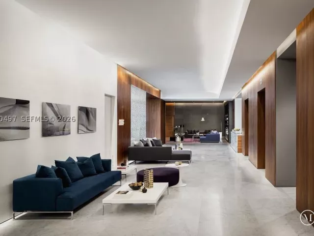 3-bedroom condo for sale in Miami - 68 SE 6th St 3711 - MondialRealty