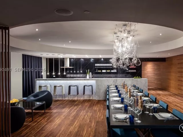 3-bedroom condo for sale in Miami - 68 SE 6th St 3711 - MondialRealty