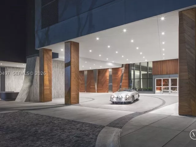3-bedroom condo for sale in Miami - 68 SE 6th St 3711 - MondialRealty