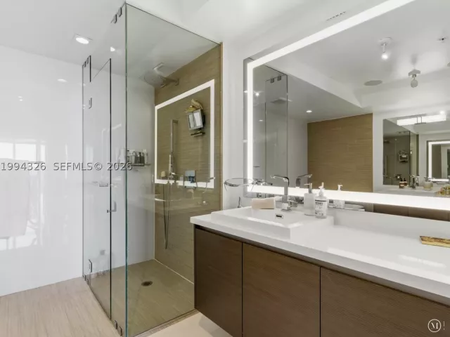 3-bedroom condo for sale in Sunny Isles Beach - 330 Sunny Isles Blvd 5-1508 - MondialRealty
