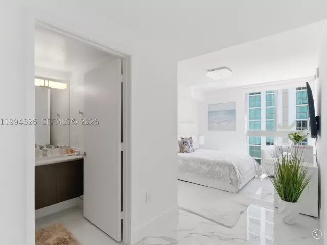 3-bedroom condo for sale in Sunny Isles Beach - 330 Sunny Isles Blvd 5-1508 - MondialRealty