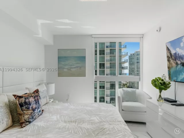 3-bedroom condo for sale in Sunny Isles Beach - 330 Sunny Isles Blvd 5-1508 - MondialRealty