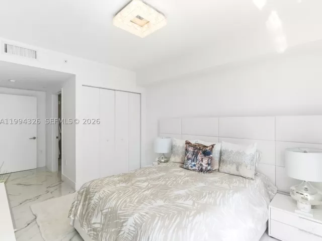 3-bedroom condo for sale in Sunny Isles Beach - 330 Sunny Isles Blvd 5-1508 - MondialRealty