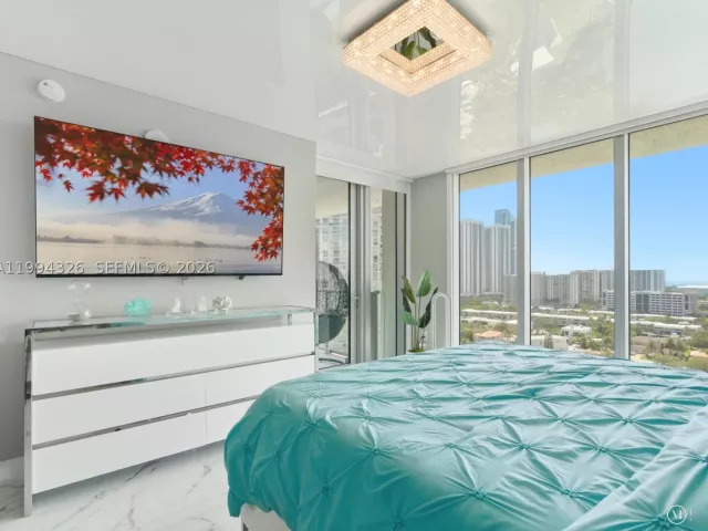 3-bedroom condo for sale in Sunny Isles Beach - 330 Sunny Isles Blvd 5-1508 - MondialRealty