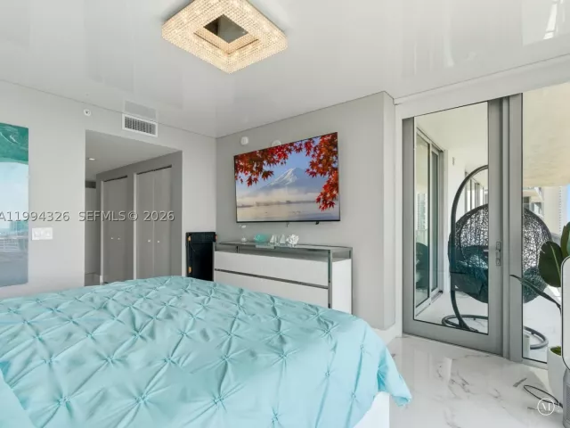 3-bedroom condo for sale in Sunny Isles Beach - 330 Sunny Isles Blvd 5-1508 - MondialRealty