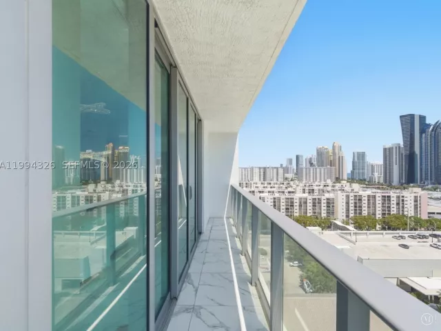3-bedroom condo for sale in Sunny Isles Beach - 330 Sunny Isles Blvd 5-1508 - MondialRealty