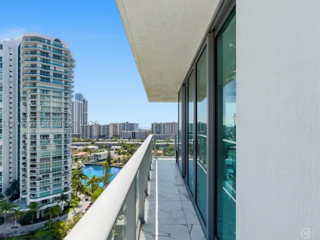 3-bedroom condo for sale in Sunny Isles Beach - 330 Sunny Isles Blvd 5-1508 - MondialRealty