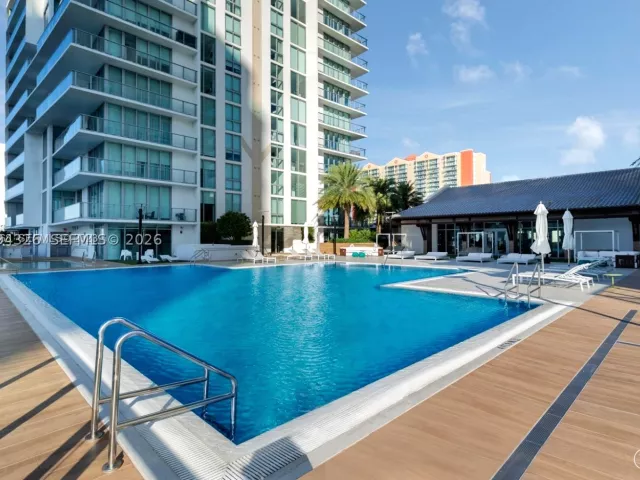 3-bedroom condo for sale in Sunny Isles Beach - 330 Sunny Isles Blvd 5-1508 - MondialRealty