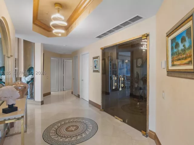 2-bedroom condo for sale in Coral Gables - 10 Edgewater Dr 7G - MondialRealty
