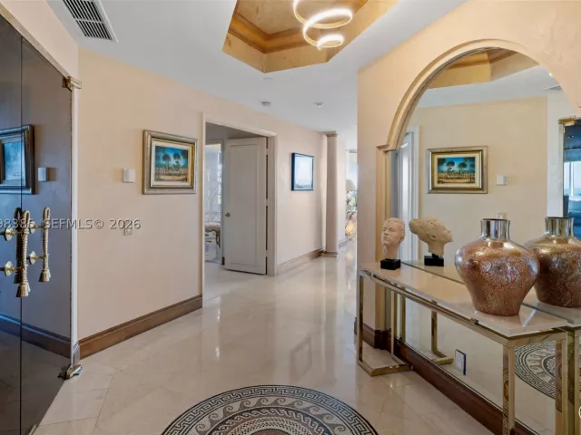 2-bedroom condo for sale in Coral Gables - 10 Edgewater Dr 7G - MondialRealty