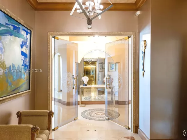 2-bedroom condo for sale in Coral Gables - 10 Edgewater Dr 7G - MondialRealty