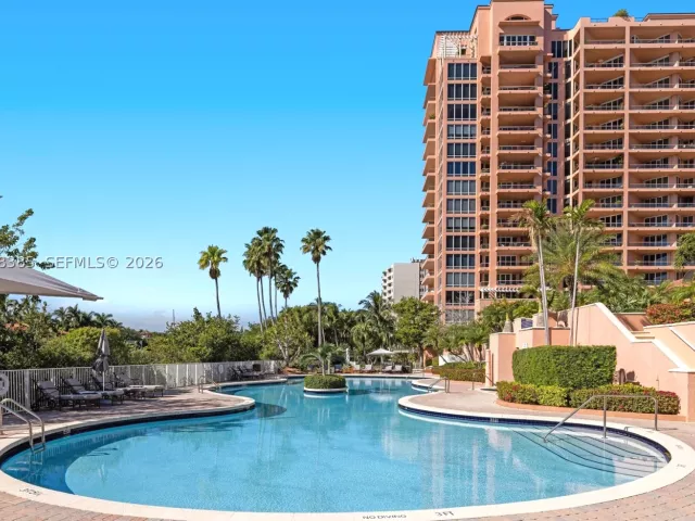 2-bedroom condo for sale in Coral Gables - 10 Edgewater Dr 7G - MondialRealty