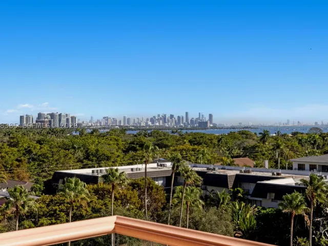 2-bedroom condo for sale in Coral Gables - 10 Edgewater Dr 7G - MondialRealty