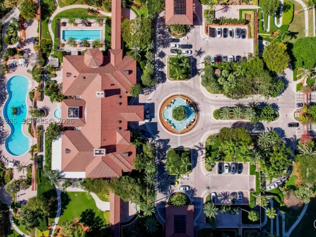 2-bedroom condo for sale in Coral Gables - 10 Edgewater Dr 7G - MondialRealty