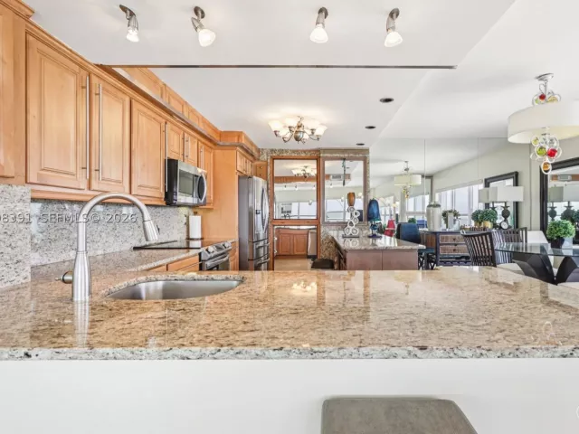2-bedroom condo for rent in Fort Lauderdale - 3550 NE Galt Ocean Dr 501 - MondialRealty