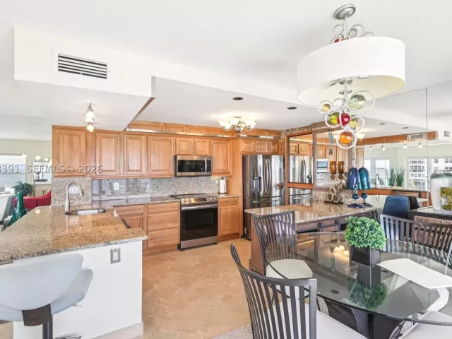 2-bedroom condo for rent in Fort Lauderdale - 3550 NE Galt Ocean Dr 501 - MondialRealty
