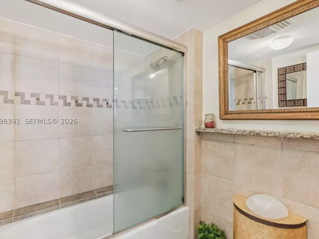 2-bedroom condo for rent in Fort Lauderdale - 3550 NE Galt Ocean Dr 501 - MondialRealty
