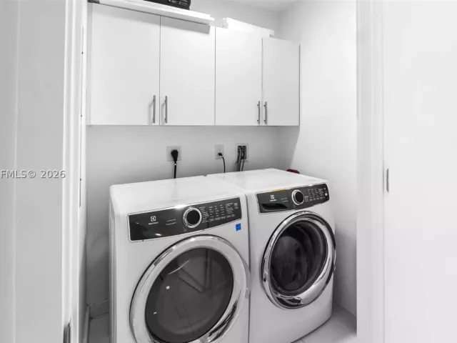2-bedroom condo for rent in Miami - 851 NE 1st Ave 1606 - MondialRealty