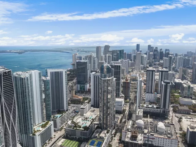 2-bedroom condo for rent in Miami - 851 NE 1st Ave 1606 - MondialRealty