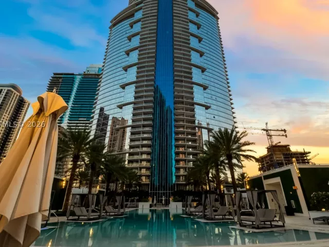 2-bedroom condo for rent in Miami - 851 NE 1st Ave 1606 - MondialRealty