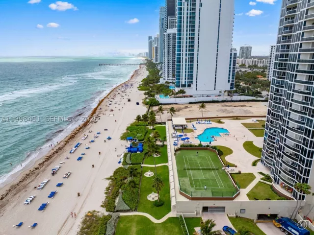 2-bedroom condo for sale in Sunny Isles Beach - 17555 Collins Ave 406 - MondialRealty