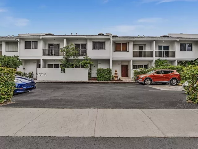 3-bedroom home for sale in North Miami Beach - 3601 NE 168th St 108 - MondialRealty