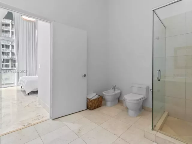 2-bedroom condo for sale in Miami - 475 Brickell Ave 2209 - MondialRealty