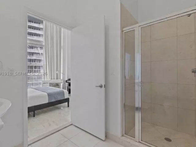 2-bedroom condo for sale in Miami - 475 Brickell Ave 2209 - MondialRealty
