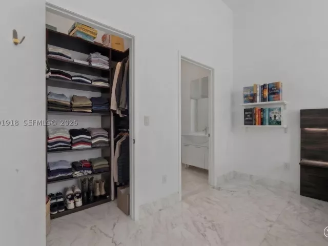 2-bedroom condo for sale in Miami - 475 Brickell Ave 2209 - MondialRealty