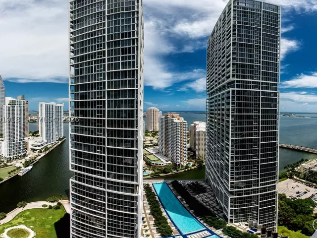 2-bedroom condo for sale in Miami - 475 Brickell Ave 2209 - MondialRealty