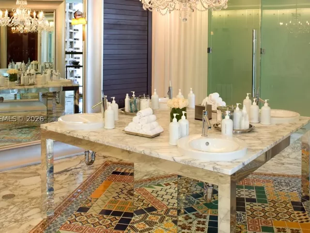 2-bedroom condo for sale in Miami - 475 Brickell Ave 2209 - MondialRealty