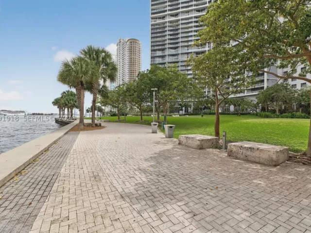 2-bedroom condo for sale in Miami - 475 Brickell Ave 2209 - MondialRealty