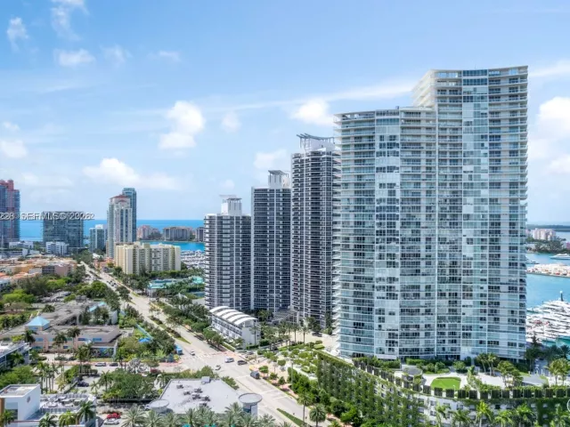 2-bedroom condo for sale in Miami Beach - 450 Alton Rd 3303 - MondialRealty