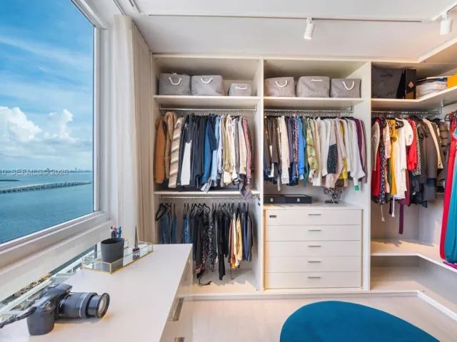 3-bedroom condo for sale in Miami - 600 NE 27th St 3201 - MondialRealty