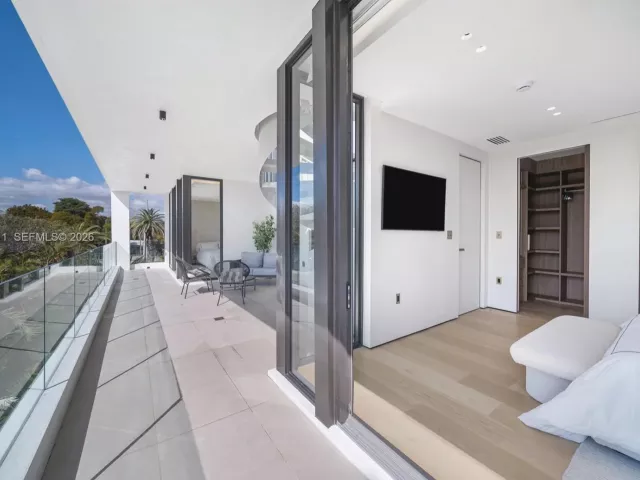 5-bedroom home for rent in Miami Beach - 1045 W 47th Ct - MondialRealty