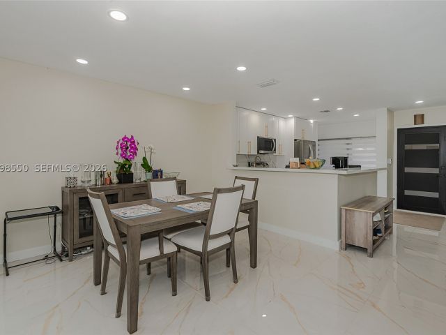 3-bedroom home for sale in Doral - 3325 Torremolinos Ave C-44 - MondialRealty