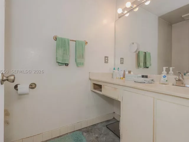 3-bedroom home for sale in Doral - 3325 Torremolinos Ave C-44 - MondialRealty