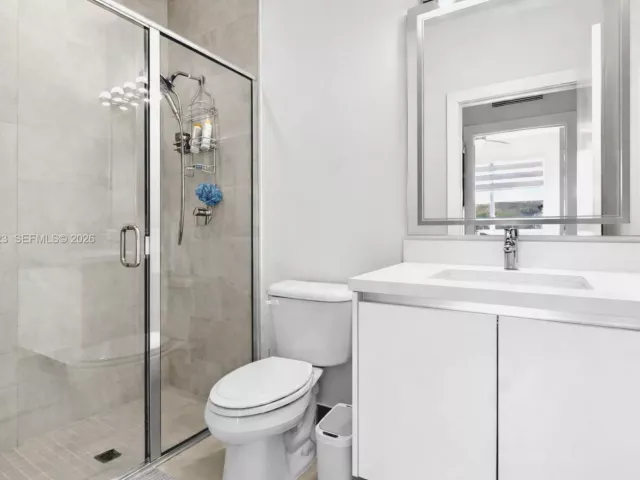 4-bedroom home for sale in Doral - 7159 NW 102nd Place - MondialRealty