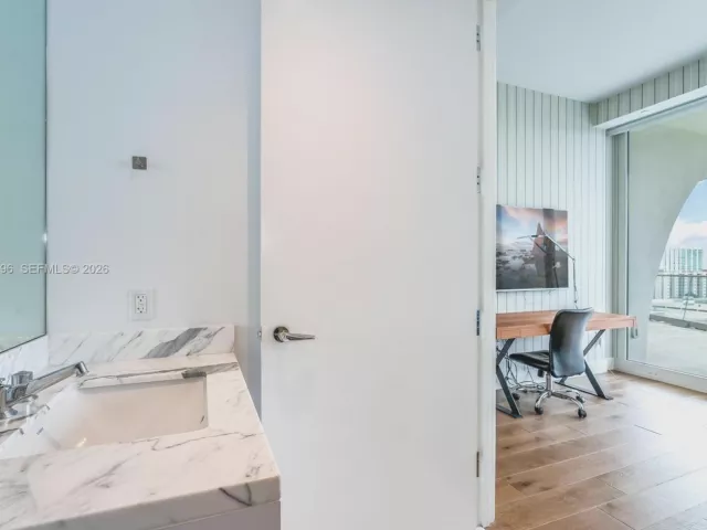 3-bedroom condo for rent in Sunny Isles Beach - 16901 Collins Ave 903 - MondialRealty