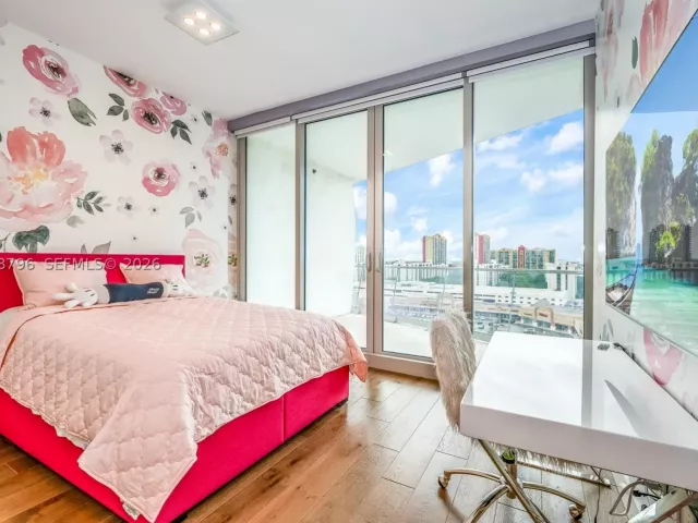 3-bedroom condo for rent in Sunny Isles Beach - 16901 Collins Ave 903 - MondialRealty