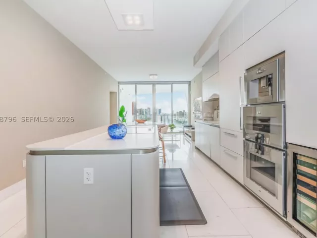 3-bedroom condo for rent in Sunny Isles Beach - 16901 Collins Ave 903 - MondialRealty