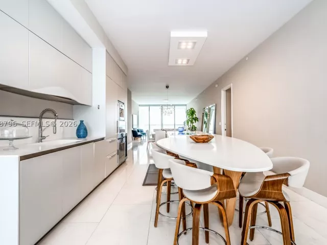 3-bedroom condo for rent in Sunny Isles Beach - 16901 Collins Ave 903 - MondialRealty