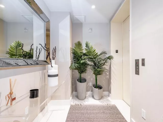 3-bedroom condo for rent in Sunny Isles Beach - 16901 Collins Ave 903 - MondialRealty
